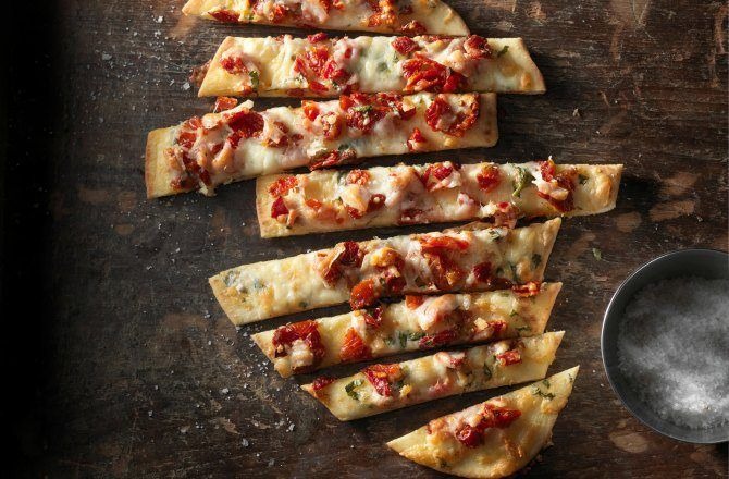 Sun-Dried Tomato and Manchego Flatbread